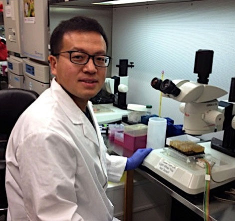 Shuo Xiao in the lab