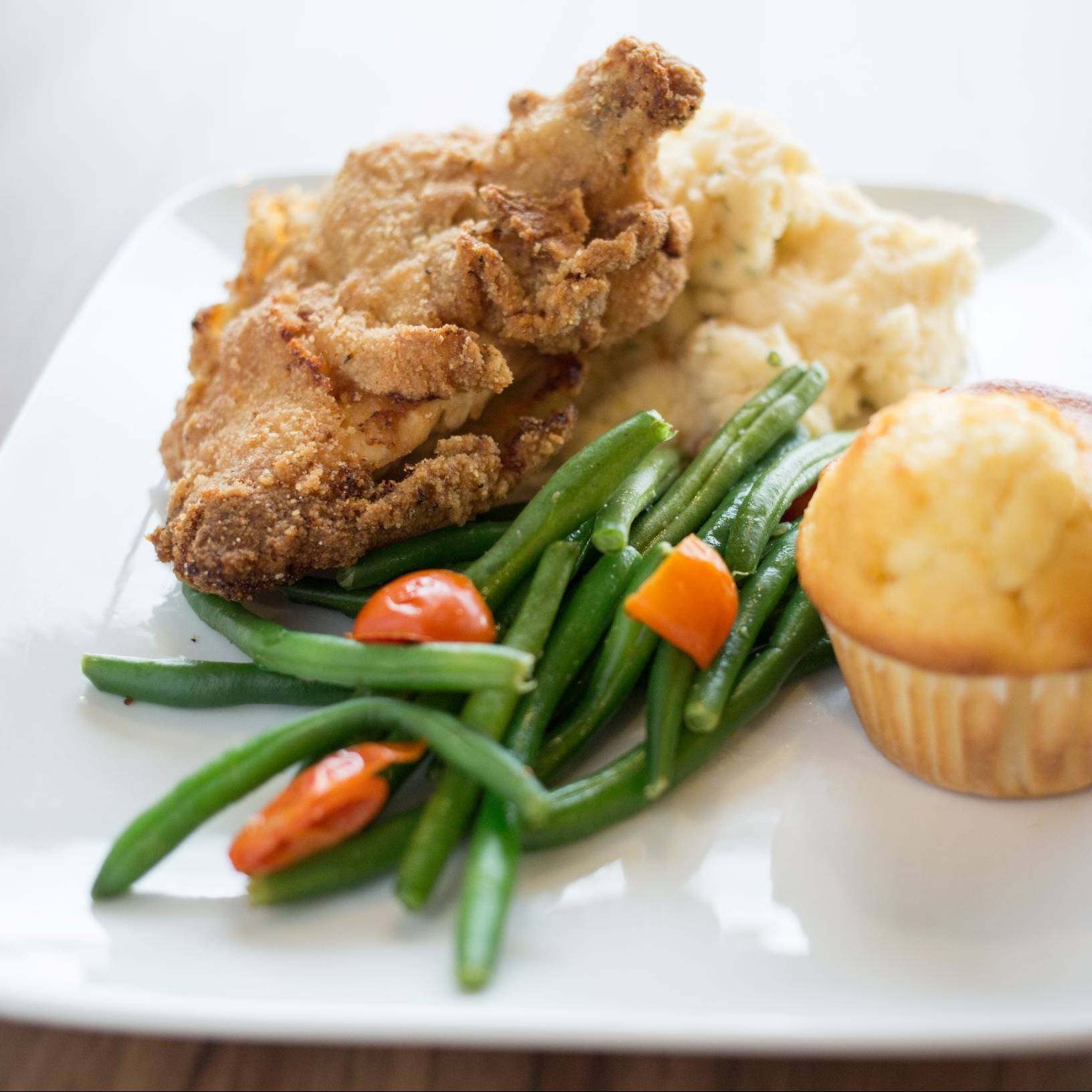 Fried chicken plate with green beans