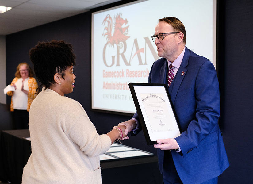 Vice President for Research Julius Fridriksson presents GRANT Graduation certificates to the 2023-2024 cohort. 
