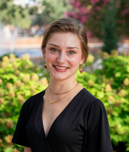 caroline smith headshot