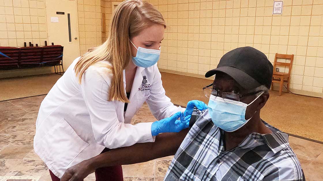 Nursing student administers COVID Vaccination