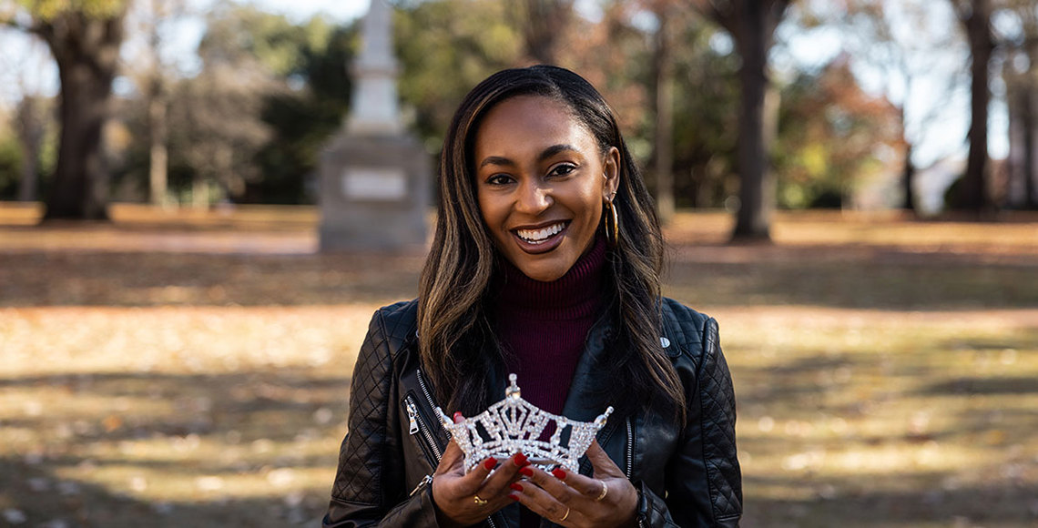 Jada Samuel holding her crown