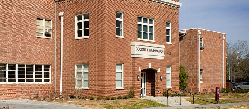 A photo of the Booker T. Washington building on UofSC's campus.
