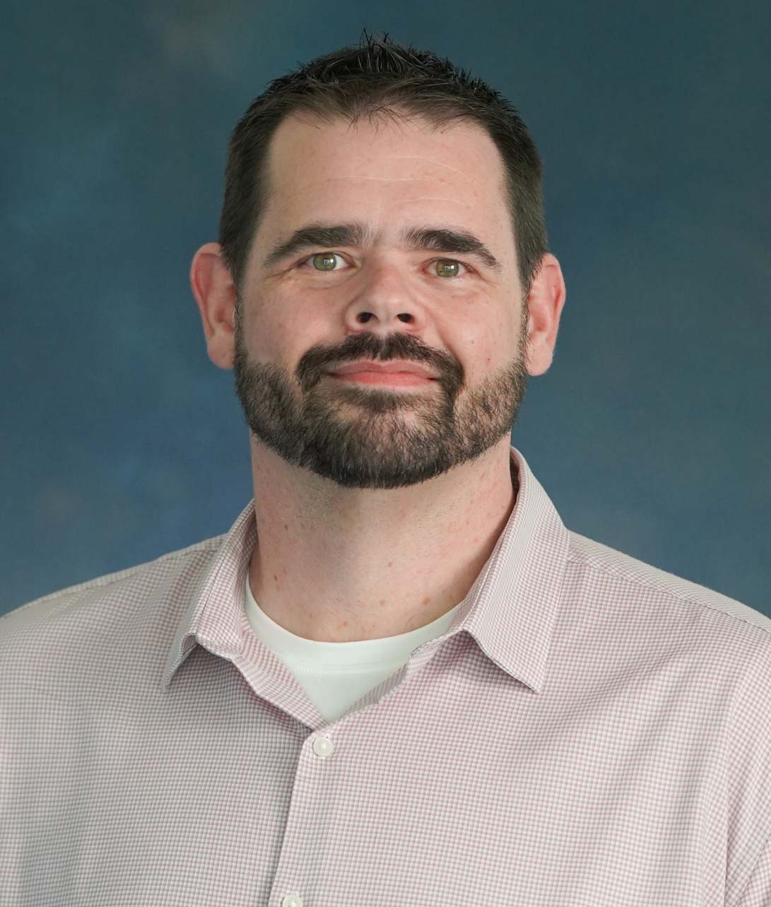 ryan gueggeumos headshot