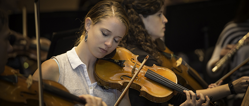 Student of violin in rehearsal