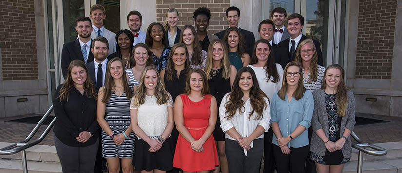 Bachelor's of science in Athletic Training Cohort of 2020 posing