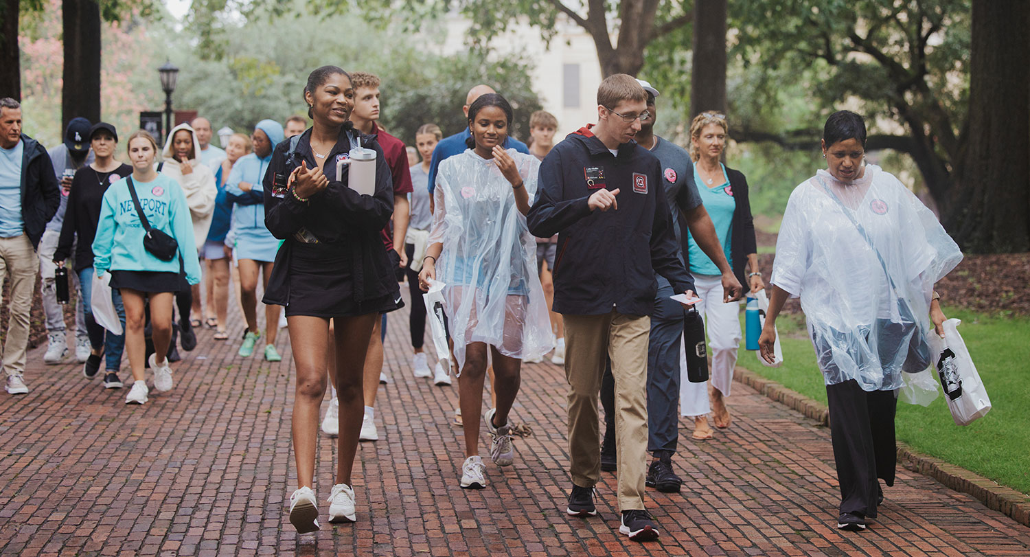 A tour group walking on the Horseshoe.