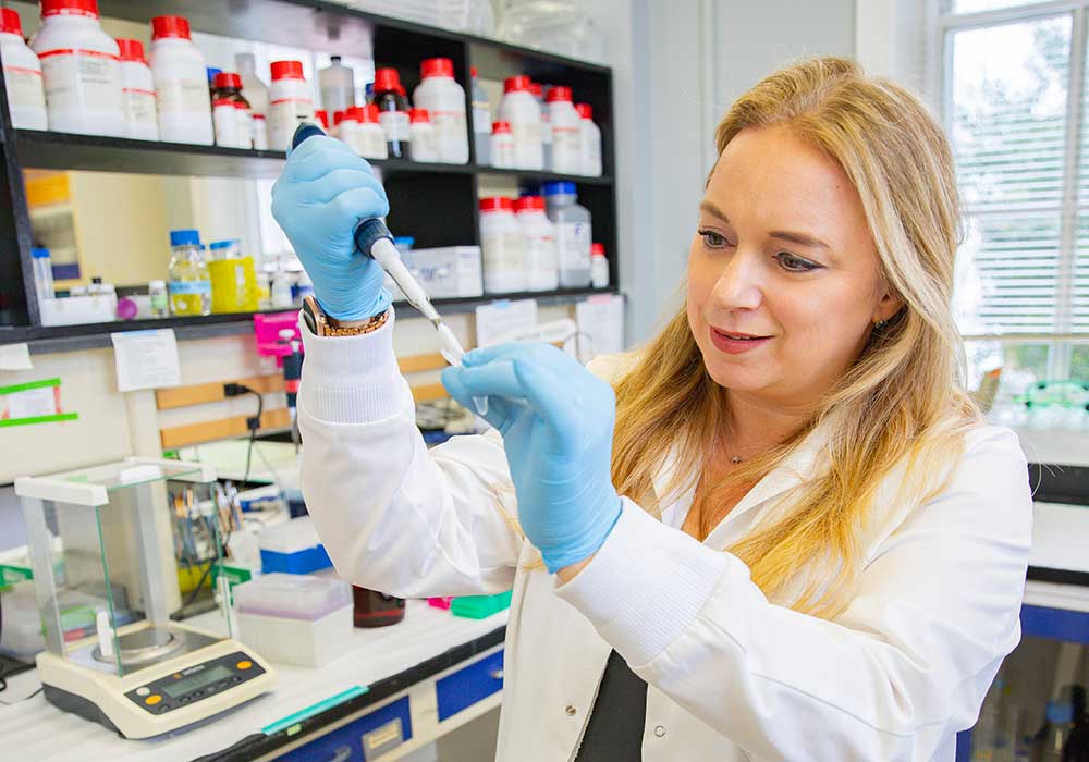 Ana Pocivavsek works in her lab at School of Medicine Columbia.