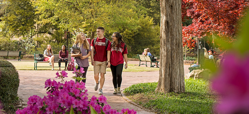 students walk on the USC horseshoe