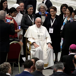 Pope Francis with group of women