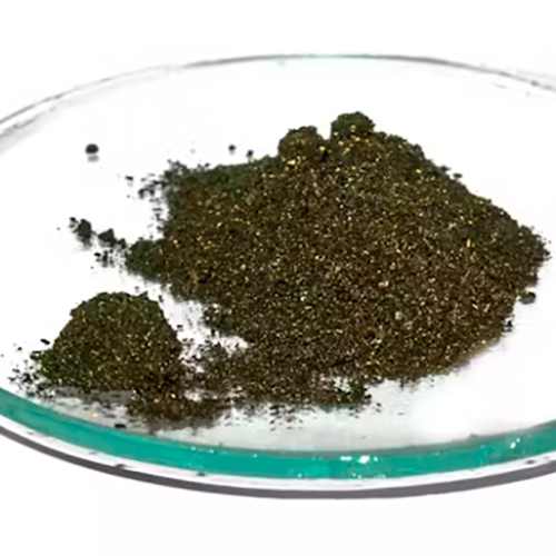 Dark green methylene blue powder.