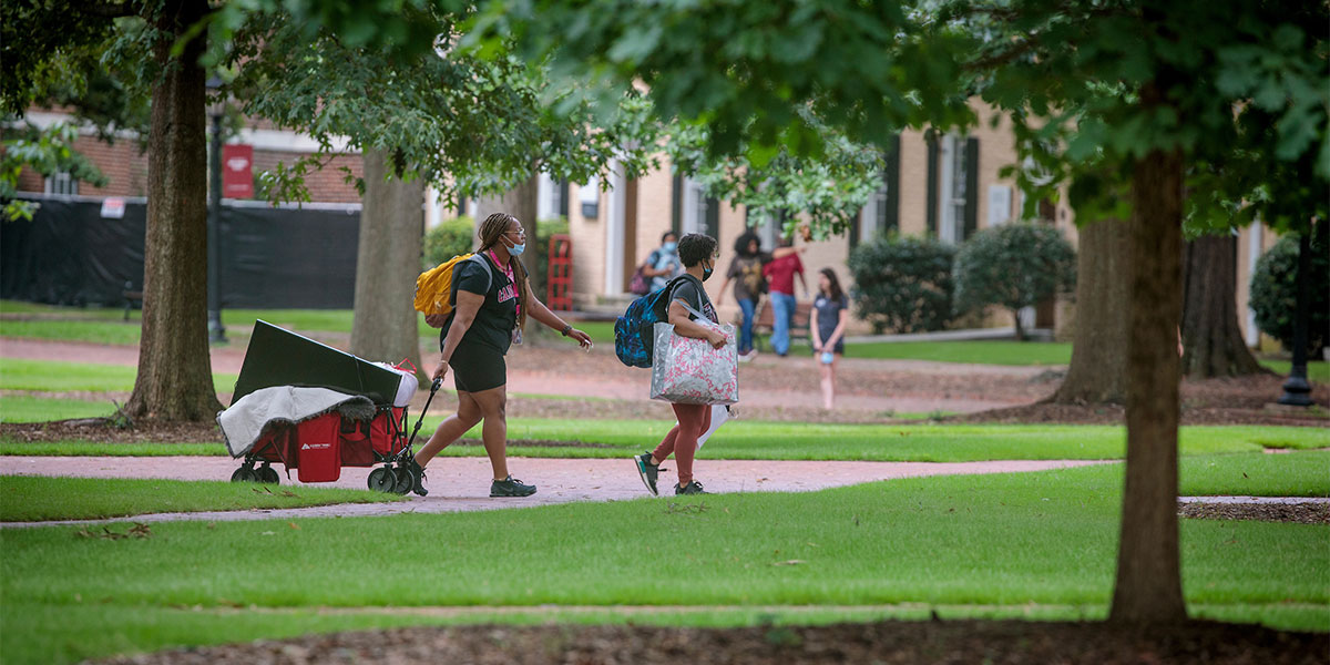 families move students in for fall 2021